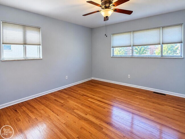 Building Photo - 4840 Briarwood Ave