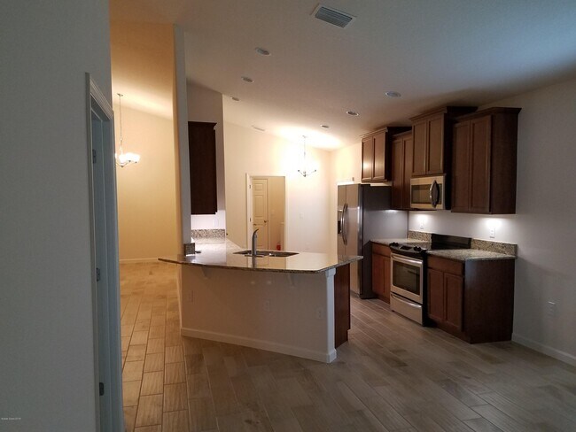 Building Photo - 1536 Fuji Dr