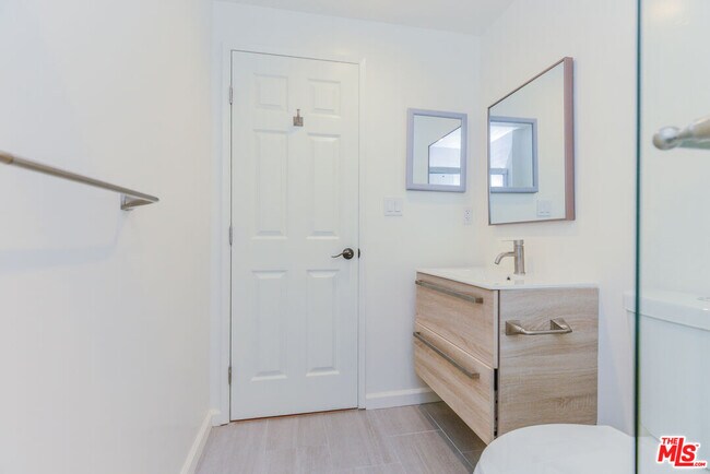 Building Photo - 1855 Euclid St