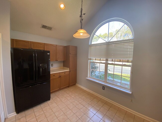 Building Photo - Move in ready, 2-story Townhome located in...