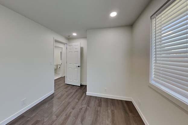 Building Photo - 20710 SW Jay St