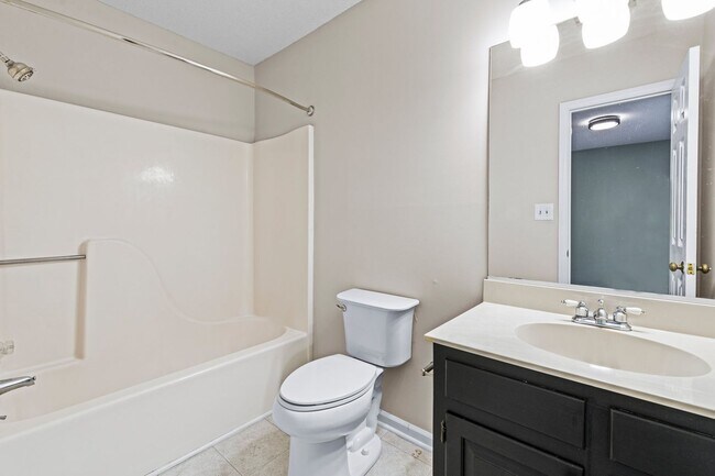 Building Photo - 5624 Darrow Dr