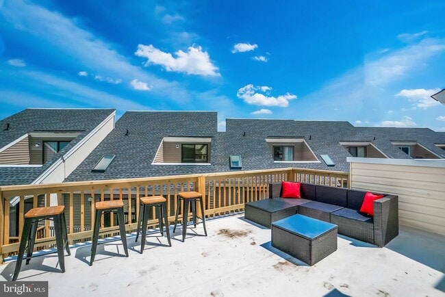 Building Photo - 3182 E Ocean View Ave