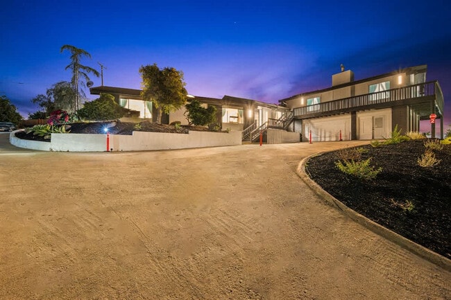 Building Photo - 5048 Bluff Pl