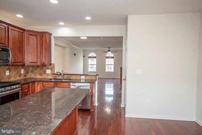 Building Photo - 23119 Sunbury St