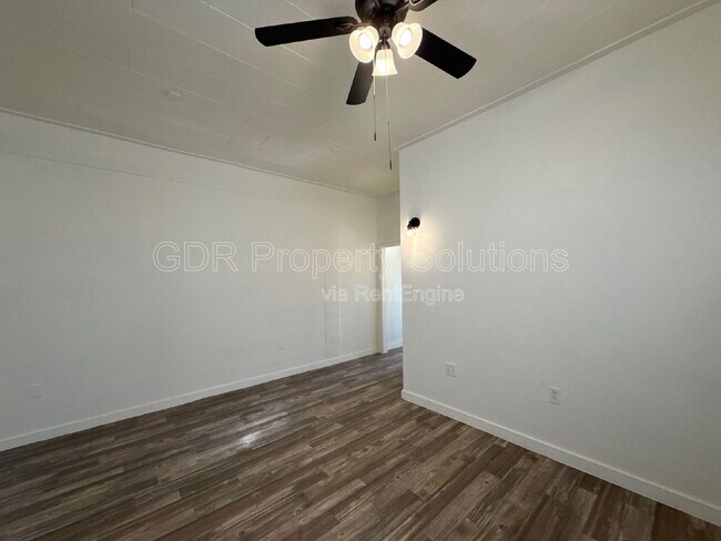 Building Photo - 3209 Burton Ave SE