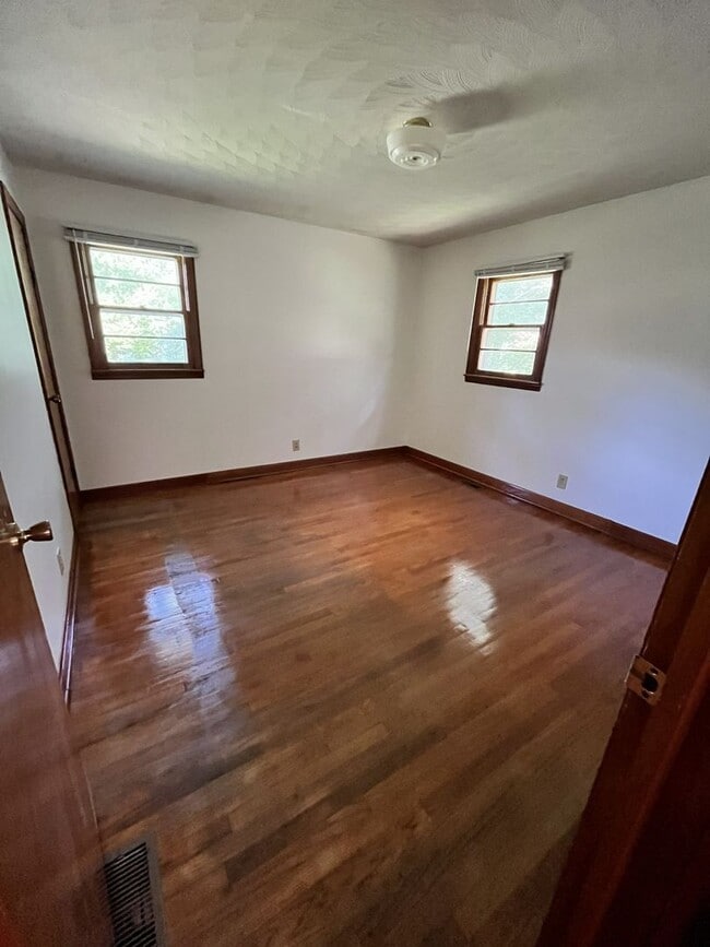 Building Photo - 1006 Hodges Gap Rd