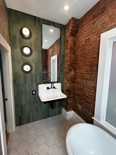 Building Photo - 2145 Franklin St