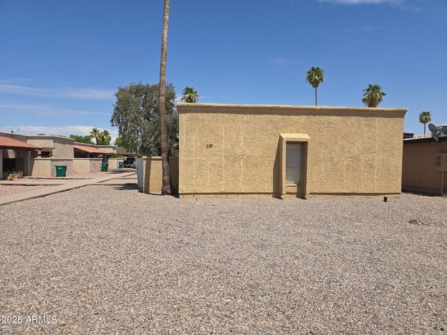 Building Photo - 715 N Arrowhead Dr