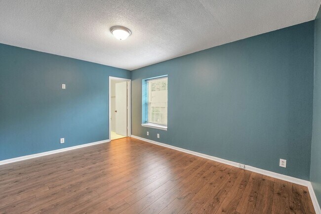 Building Photo - Charming 3BR Condo in Charlotte