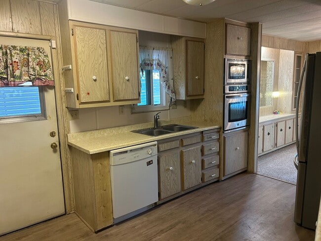 Building Photo - 2 bedroom long term rental in Sun Lakes