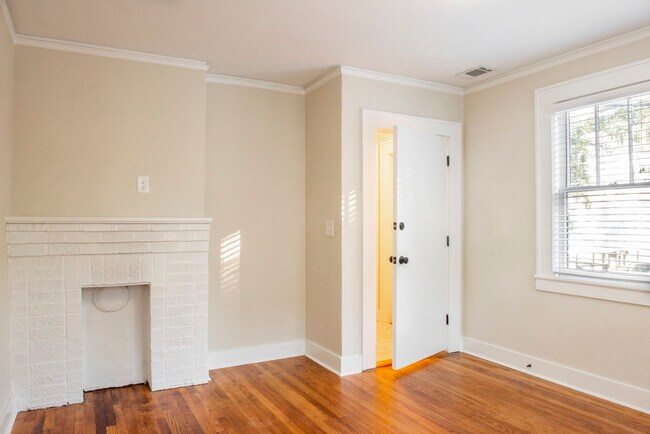 Building Photo - Renovated 1 bedroom apartment