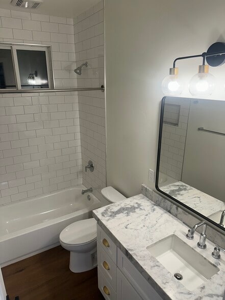 Shared Bathroom - 9646 Caminito de Maria