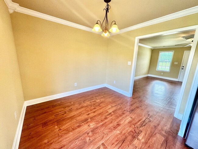 Building Photo - 3 bedroom 2 bath home. Walk to Ardmore Hig...