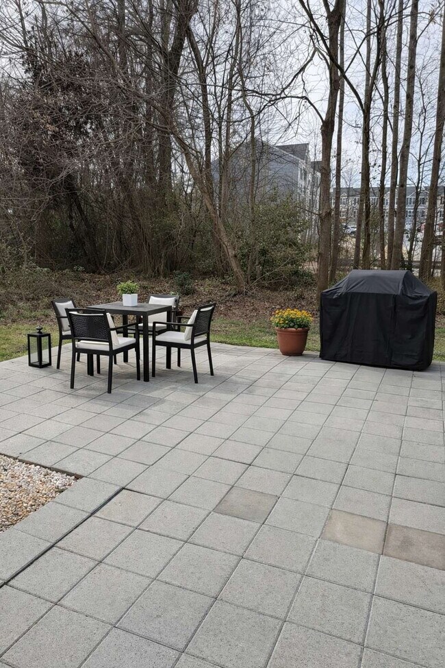 Building Photo - Private Room + Private Bath • No Deposit • Utilities Included • 14 Min to Center City