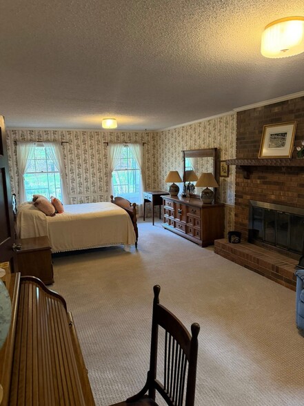 First Floor Primary - 1565 S Peace Haven Rd