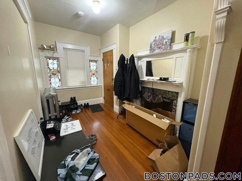 Building Photo - 61 Ossipee Rd