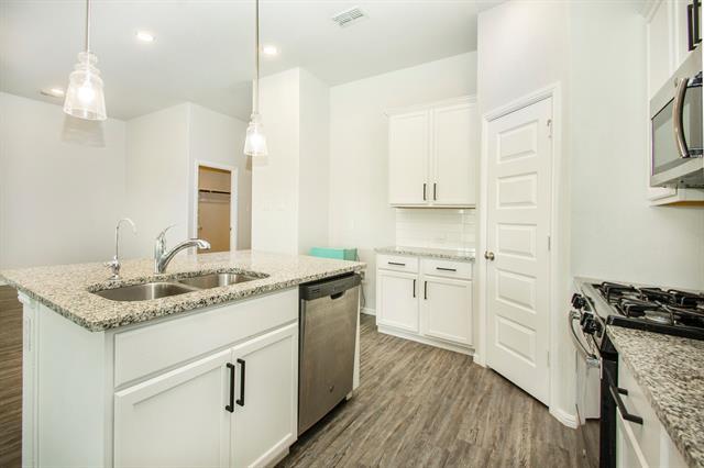 Building Photo - 8840 Landergin Mesa Dr