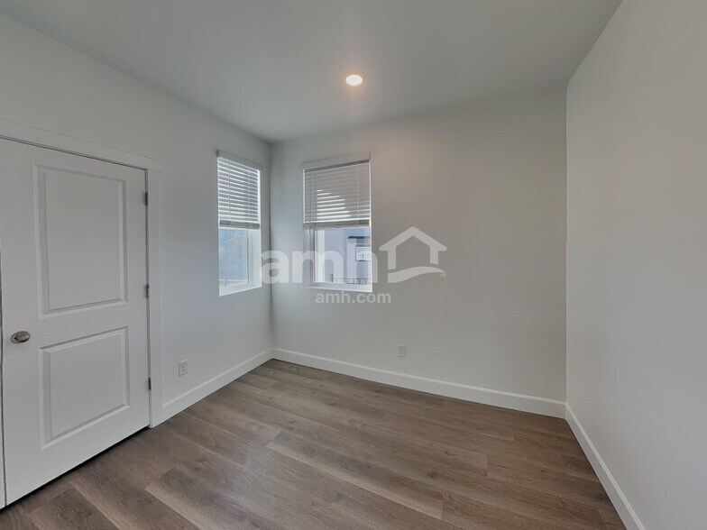 Building Photo - 13897 E 101st Ave