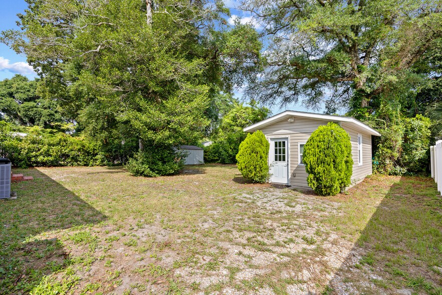 Building Photo - 807 Bellamy Rd