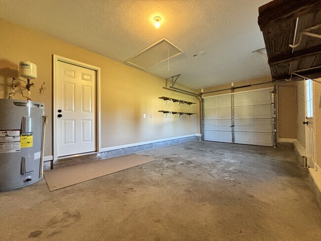 Building Photo - 546 Carter Ln