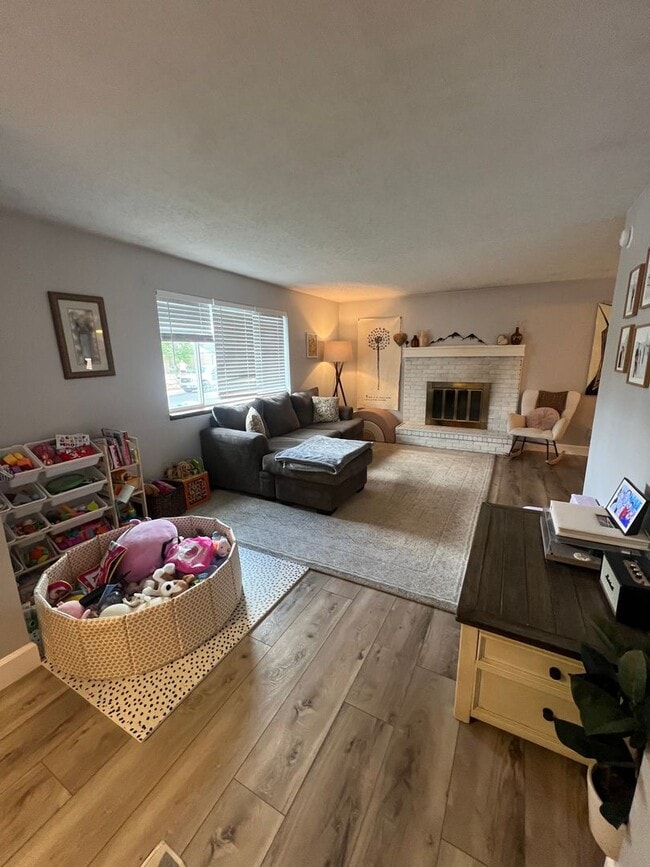 Building Photo - Stylish 3Bd 2Ba Sheridan Green Gem Near Parks, Trails, Shopping & Dining W/ 1-Car Attached Grage
