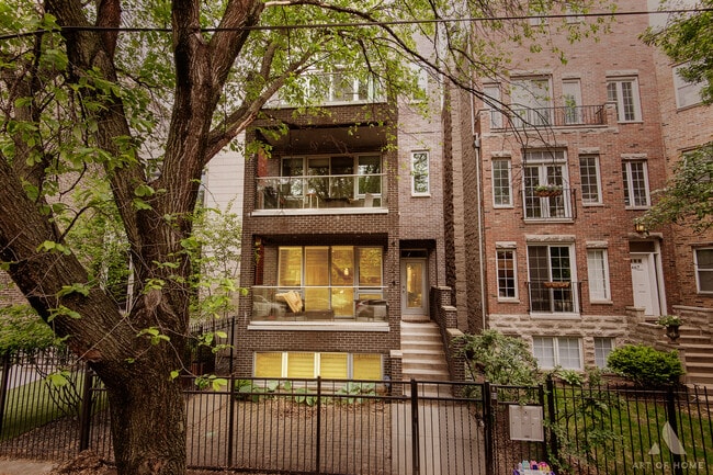 Building Photo - 1465 W Erie St