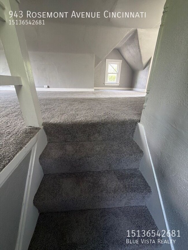 Building Photo - 943 Rosemont Ave