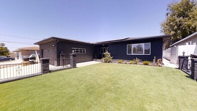 Building Photo - 5BD/2BA, Large Bedrooms!