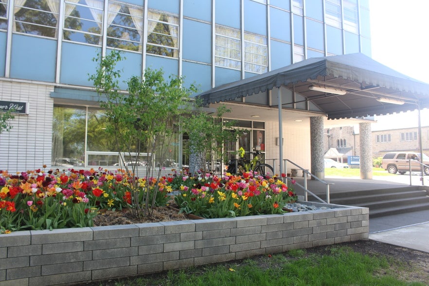 front entrance - 333 W Meyer Blvd