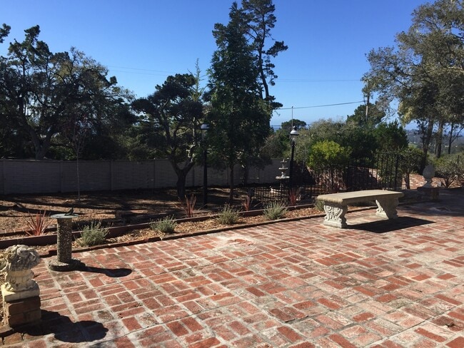 Building Photo - 1563 Sonado Rd