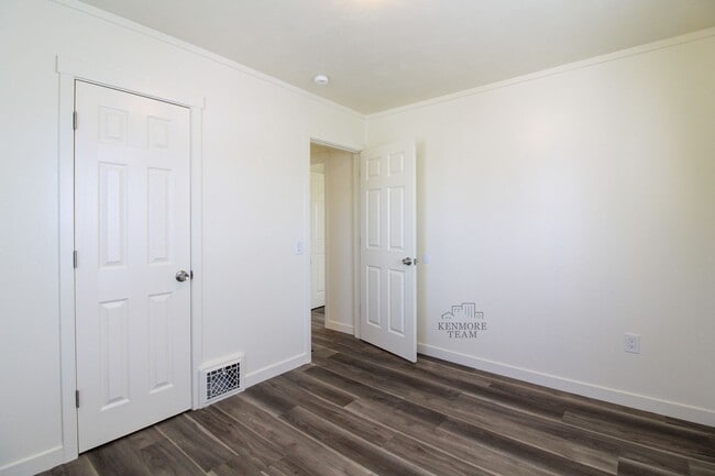 Building Photo - 3 Bedroom, 2 Bath Duplex in Central Richland