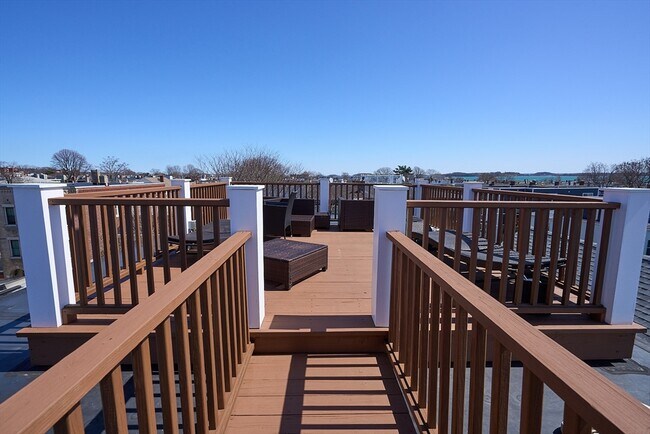 Building Photo - 355 K St