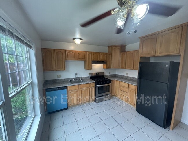 Building Photo - 2841 Taft St