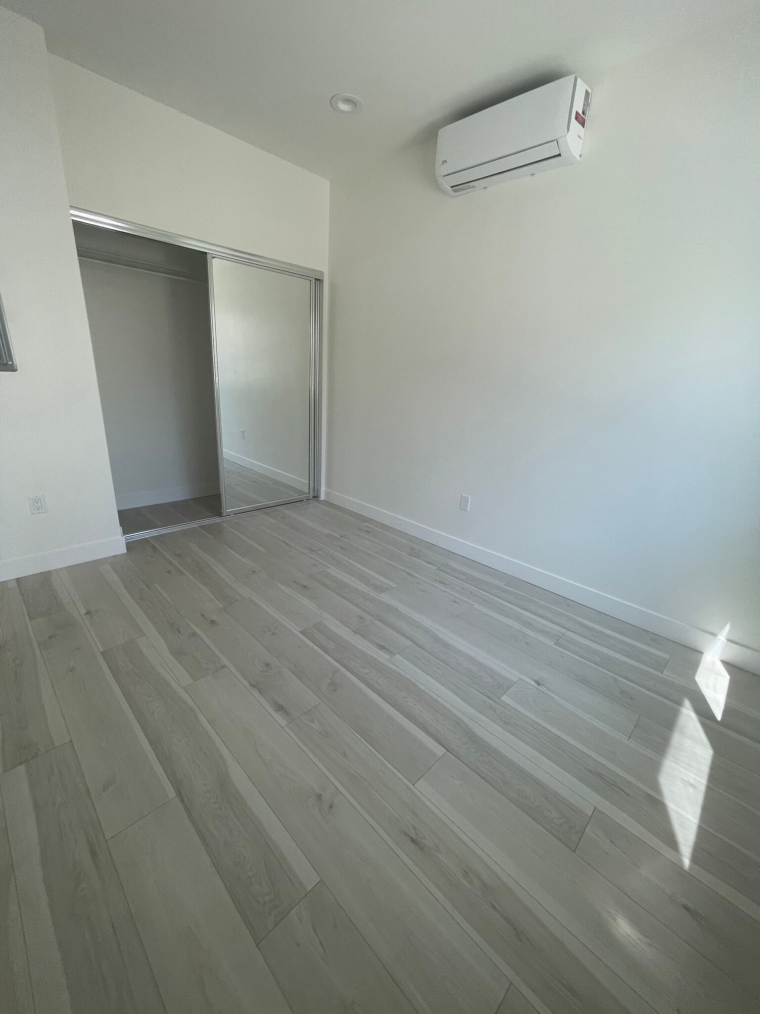 bedroom - 1049 Davis Ave