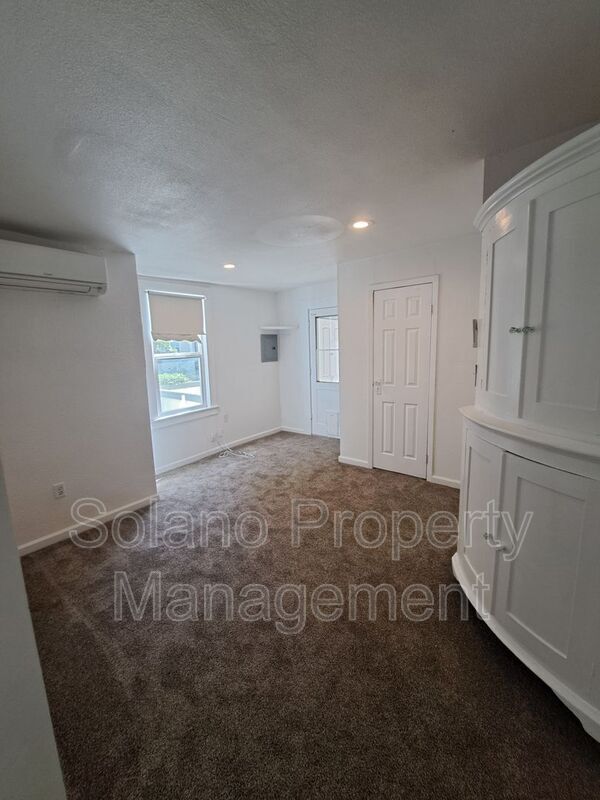 Building Photo - 100 Luzena Ave