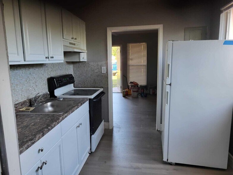 Primary Photo - 720 47th St