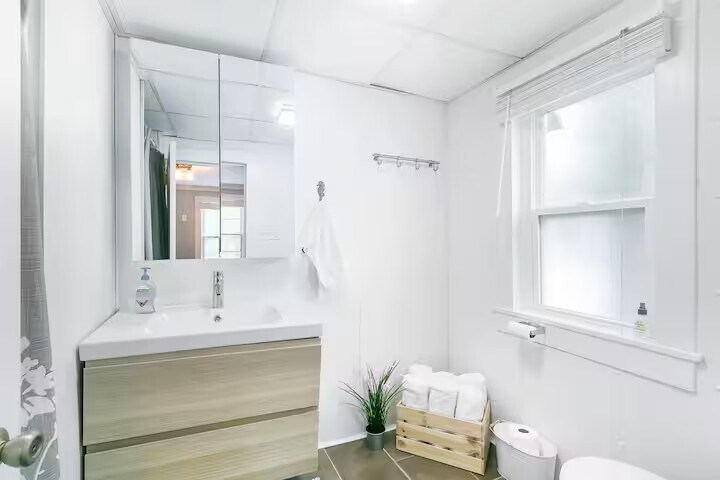 Building Photo - 405 W Doty St