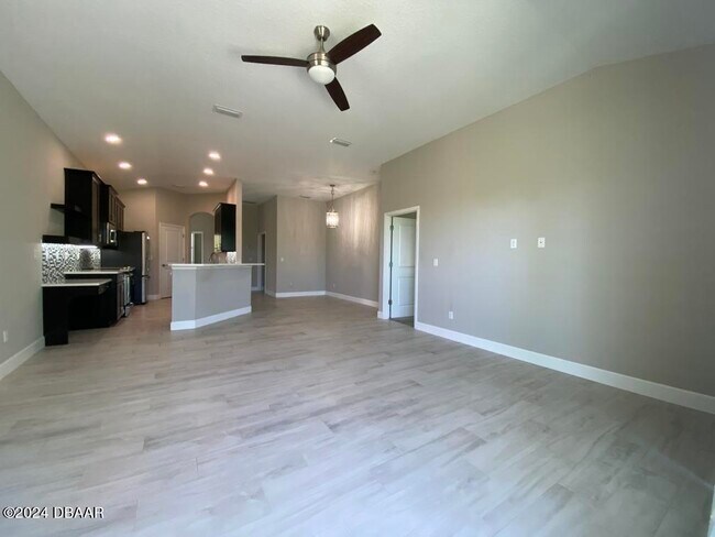 Building Photo - 272 Catriona Dr