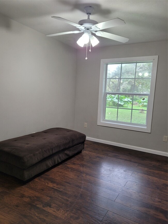 Building Photo - 822 Retama St