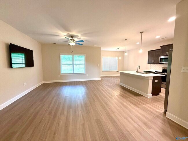 Building Photo - 4018 Rockland Cir SE