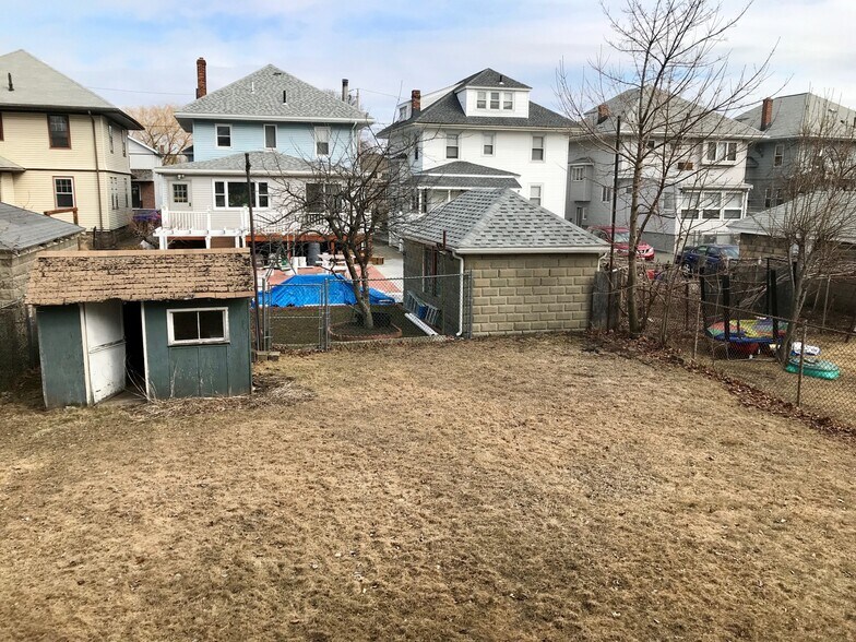 Building Photo - 113 3rd St