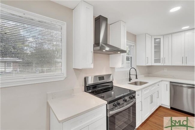 Building Photo - 206 Seminole St