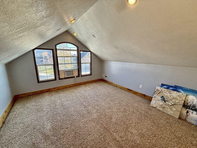 Building Photo - 8633 Chase Cir