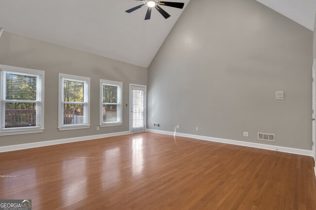 Building Photo - 135 Handshaker Ct