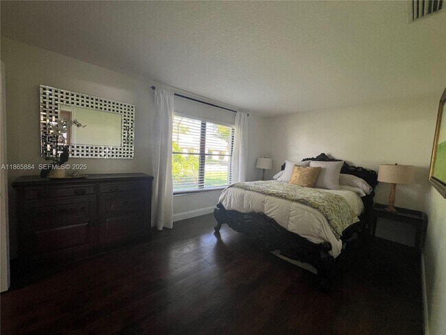 Building Photo - 6198 Brandon St