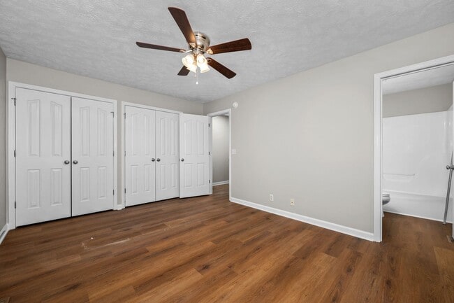 Building Photo - 2426 Willowbrook Dr