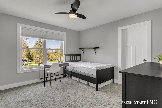 Building Photo - Spacious 6-Bedroom Retreat in Rockford with 3.5 Luxurious Baths