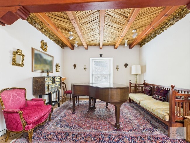 Building Photo - Downtown Fully Furnished Home Available Now!