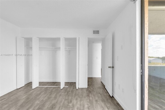 Building Photo - 10400 SW 108th Ave